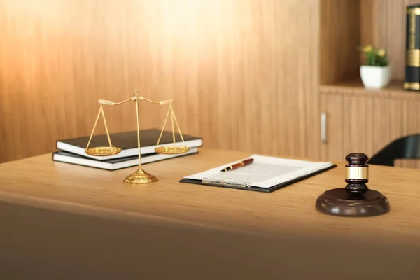 Judge Gavel Hammer Lawyer Desk — Stock Photo, Image