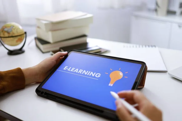 Learning Concept Met Website Tablet Onderwijs Internet Technologie Web Online — Stockfoto