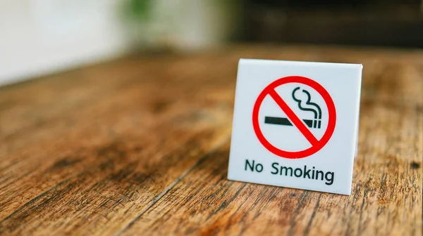 Nekuřte Veřejnosti Nesmí Kouřit Smoking Sign Wood Table Hotel — Stock fotografie