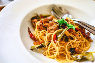 Restoranda leziz spagetti yemeği. Füzyon Yemek Lezzetli makarna