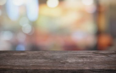 Görüntü Arkaplan Odasında Ahşap Masa Üstü içi boş kopya alanı ile 