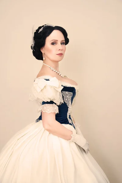 Beautiful elegant woman in a historical dress — Stock Photo, Image