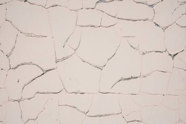Tasarımınız için üst üste koyun. Çatlak beyaz beton bir duvarın arka plan dokusu. Eski duvarda bir çatlak.