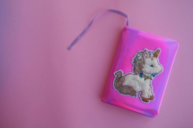 Pembe çocuklar defteri..