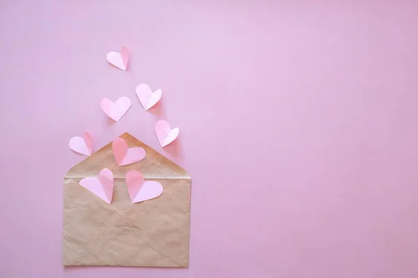 Concept Créatif Minimal Saint Valentin Enveloppe Valentines Confettis Coeur Blanc — Photo