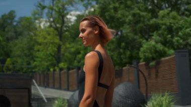 genç kadın model lüks otel aqua bölge ağır çekim poz