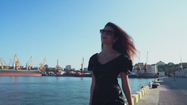 Elegant lady walks along the seaport slow motion — Stock Video