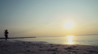 genç erkek plaj yavaş Koşu mu