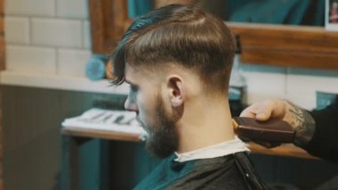 Kuaför tıraş müşteriler ense