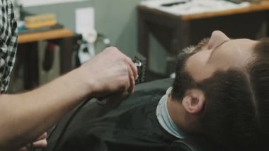 Kuaför tıraş sakal kesme makinesi istemcinin