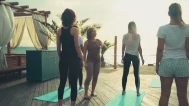 plaj yavaş hareket Yoga sınıf