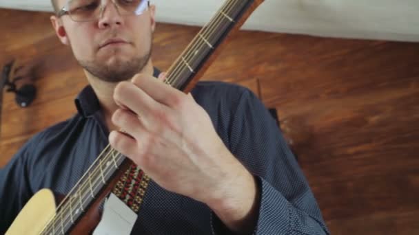 Close up man playing the acoustic guitar slow motion — Stock Video