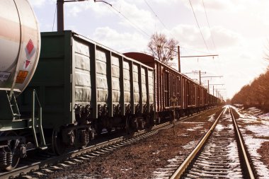 karışık yük treni kırsal manzara içinde doğal görünümü