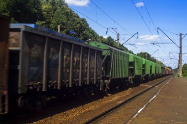 karışık yük treni kırsal manzara içinde doğal görünümü