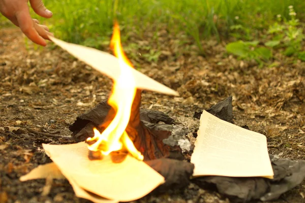 Destruction of confidential documents or not. — Stock Photo, Image