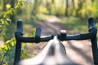 Motorun bazı kısımları, yakın plan çekilmiş.