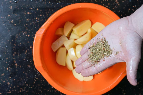 Young Guy Pickles Potatoes Top — Stock Photo, Image