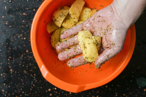 Young Guy Pickles Potatoes Top — Stock Photo, Image