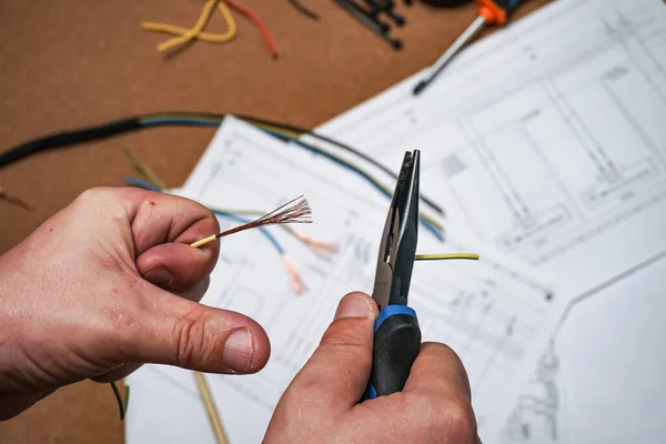 Arbeit Elektrizität Auf Elektrischen Papierschaltung — Stockfoto