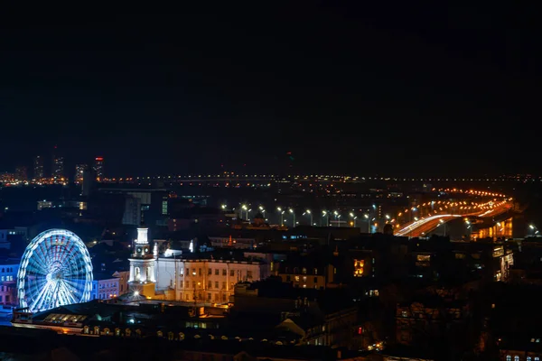 Kiev, Podil, Kontraktova Meydanı. Yukarıdan bak. Dönme dolap