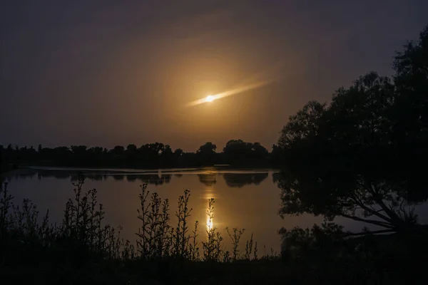 Blood Moon Planet Mars Rise Lake — Stock Photo, Image