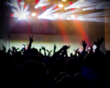 Fotoğraf eğlenceli rock konserinde, aktif yaşam tarzı olan gençlerin