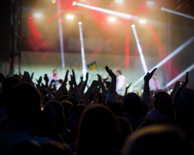 Fotoğraf eğlenceli rock konserinde, aktif yaşam tarzı olan gençlerin
