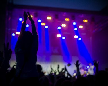 Fotoğraf eğlenceli rock konserinde, aktif yaşam tarzı olan gençlerin,
