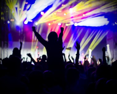 Fotoğraf eğlenceli rock konserinde, aktif yaşam tarzı olan gençlerin,