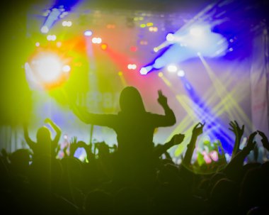 Fotoğraf eğlenceli rock konserinde, aktif yaşam tarzı olan gençlerin,