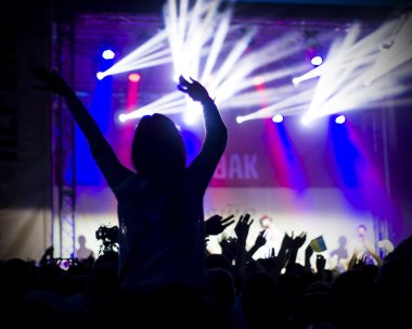 Fotoğraf eğlenceli rock konserinde, aktif yaşam tarzı olan gençlerin,