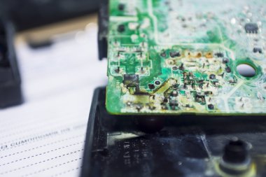 Yanık ve ile sular altında su elektrik yükü