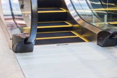 modern alışveriş merkezinde geçirerek alışveriş