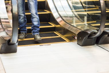 modern alışveriş merkezinde geçirerek alışveriş