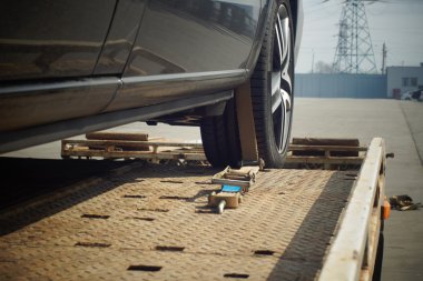 Yeni araba taşınan