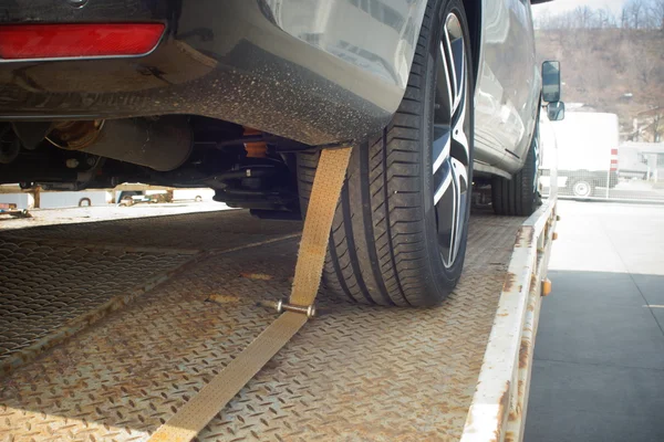 Yeni araba taşınan