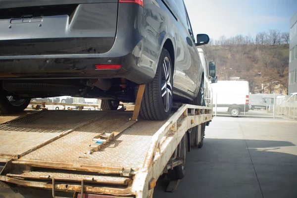 Yeni araba taşınan