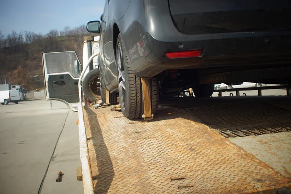 Carro novo transportado Imagens De Bancos De Imagens