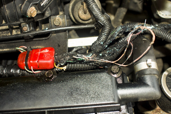 Изображение автомобиля в ремонте