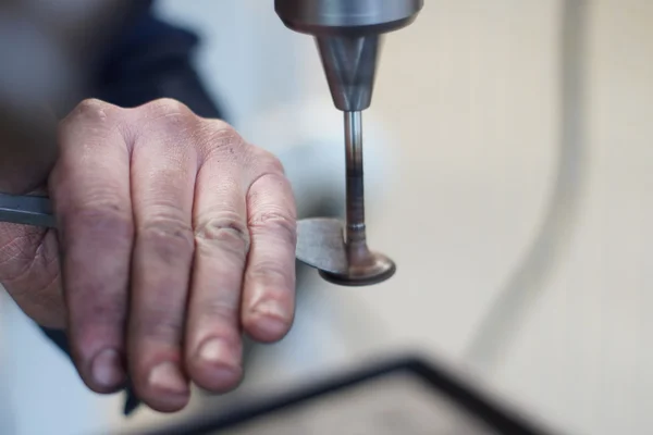 Mechanic restores valve engine at car repairs — Stock Photo, Image