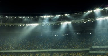 Stadyum çatı karşı 