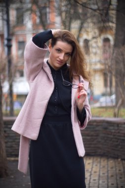 pembe ceket portre Kiev kız