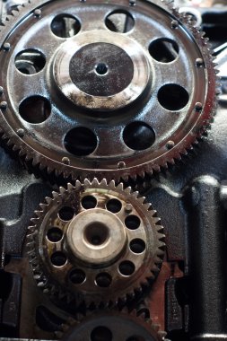 Aracın şanzıman parçaları. 