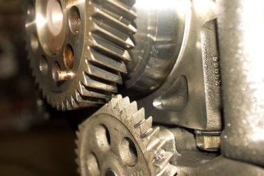 Aracın şanzıman parçaları. 