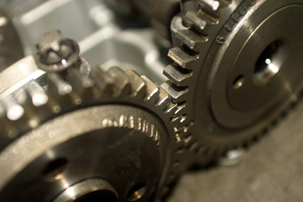 Детали из автомобильной коробки передач
. 