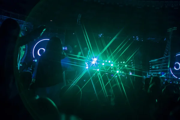 Crowd cheering at the music concert — Stock Photo, Image