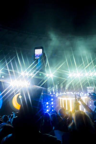 Crowd cheering at the music concert — Stock Photo, Image