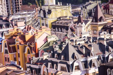 Kiev 'deki küçük renkli binalar yazın Ukrayna' da alındı