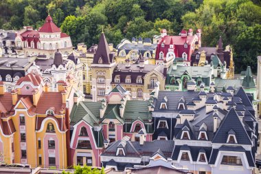 Kiev 'deki küçük renkli binalar yazın Ukrayna' da alındı