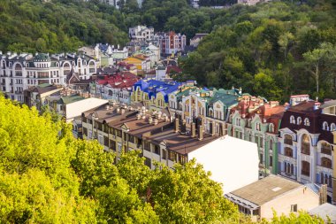 Kiev 'deki küçük renkli binalar yazın Ukrayna' da alındı